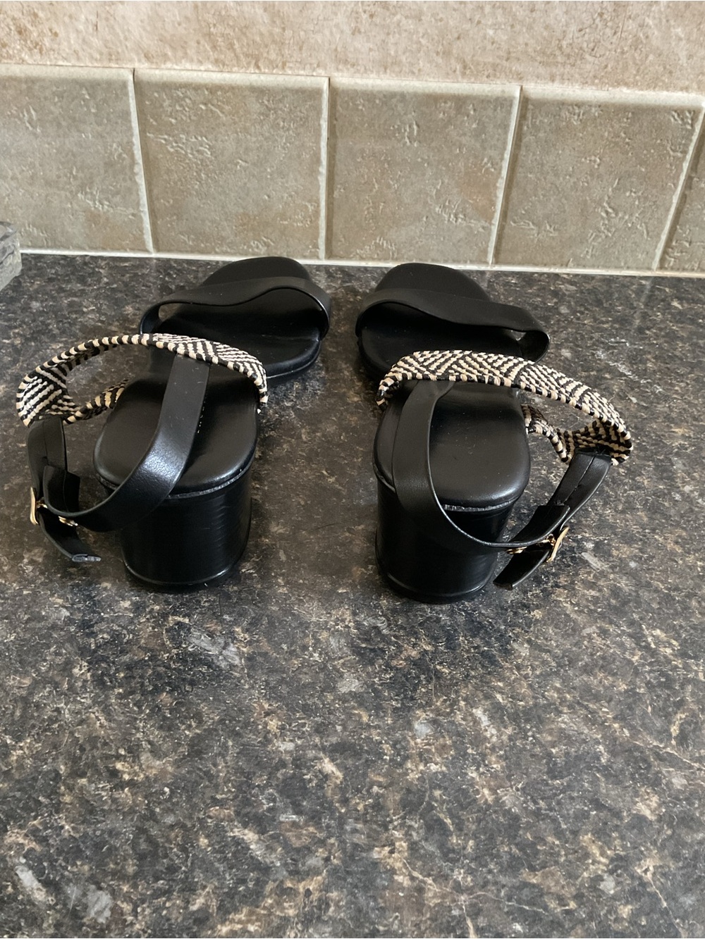 ITALIAN SHOEMAKERS Size 8.5 Made In Italy Infamous Heeled Sandals - Picture 4 of 8